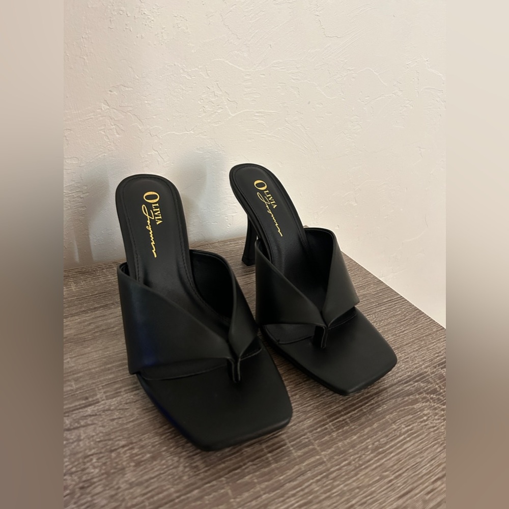6.5 skinny black thong heel NEW IN BOX!